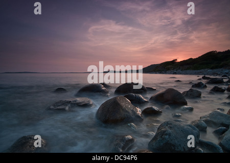 Tourné vers l'ouest au coucher du soleil avec vue sur la baie de Weymouth prises à Osmington Mills, Dorset, UK Banque D'Images