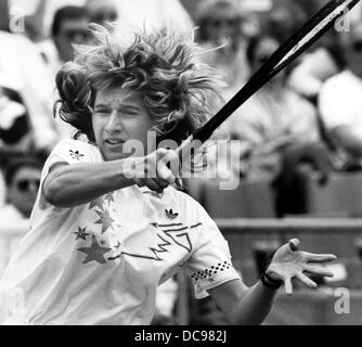 Joueuse de tennis Allemande Steffi Graf n'a besoin que de 38 minutes pour décider du match contre Regina Marsikova le 27 juillet en 1988 en sa faveur. Banque D'Images