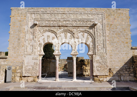 Colonnes et arcades de Yar'loin façade. Medina Azahara. Cordoue, Andalousie, Espagne Banque D'Images