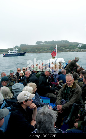 Les ornithologues amateurs sur un bateau sur Îles Scilly 4 Banque D'Images