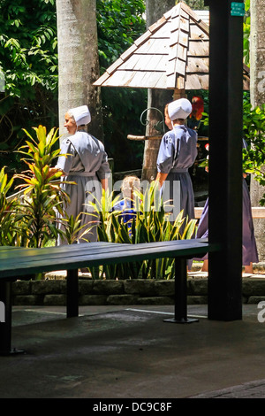 La famille Amish profitez d'une journée au Sarasota Jungle Gardens en Floride Banque D'Images