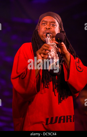 Courtney Pine, musicien de jazz jouant la clarinette sur scène à Brecon Jazz Festival 2013 Banque D'Images