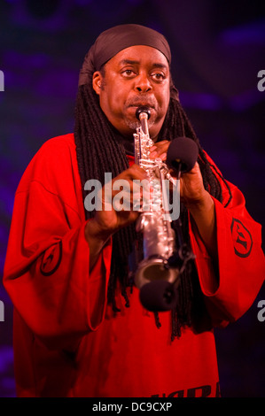 Courtney Pine, musicien de jazz jouant la clarinette sur scène à Brecon Jazz Festival 2013 Banque D'Images