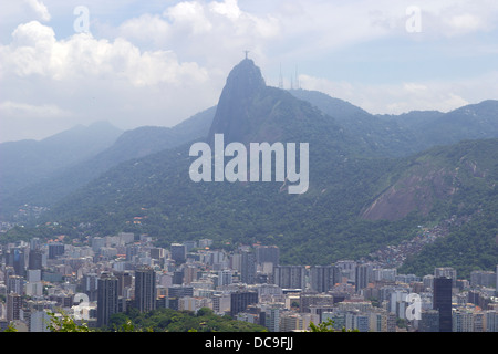 Une vue de la statue du Christ Rédempteur du Pain de Sucre à Rio de Janeiro, Brésil, juin 2013. Banque D'Images