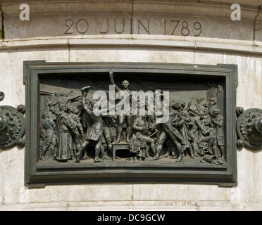 La cour de tennis serment, 20 juin 1789, à l'aide de bronze "monument à la République, Place de la République, Paris. Banque D'Images