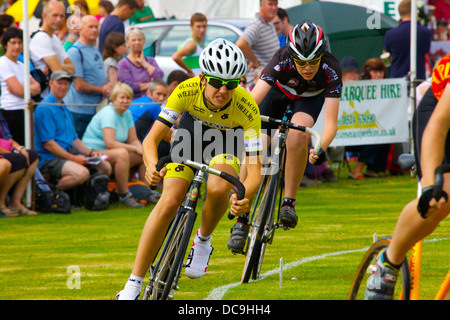 Les cyclistes qui participent à des sports d'Ambleside dans le Lake District, Cumbria, England, UK Banque D'Images