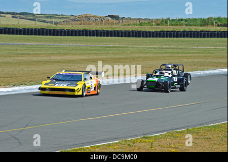 Course automobile sur circuit Ty Croes Anglesey au nord du Pays de Galles UK Banque D'Images