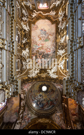 La fresque sur la voûte de la nef, Santa Maria della Vittoria, Rome, Italie Banque D'Images