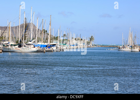 HONOLULU, Hawaï, le 30 juillet, 2013. Vue de la Tête du Diamant et de voiliers, Honolulu, Oahu, Hawaii. Banque D'Images