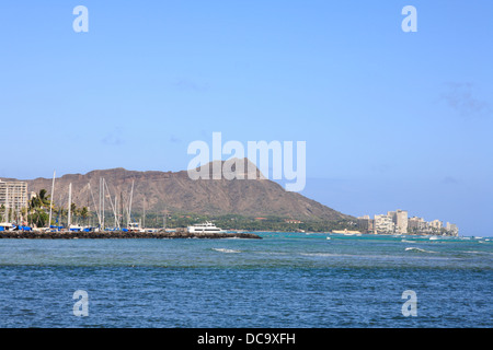 HONOLULU, Hawaï, le 30 juillet, 2013. Une vue sur Diamond Head et hôtels, Honolulu, Oahu, Hawaii. Banque D'Images
