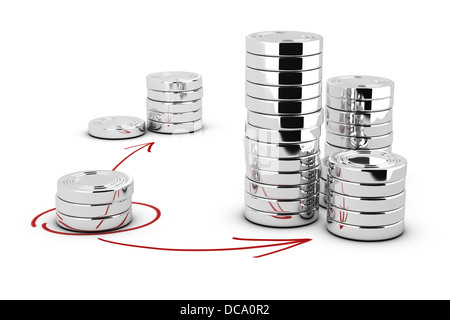 Pile de pièces génériques sur fond blanc avec des flèches pointant vers la plus haute pile. conceptual image pour placement d'argent Banque D'Images