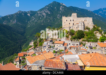 Ville de Castelvecchio di Rocca Barbena, Italie. Banque D'Images