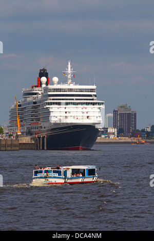 Bateau de croisière Queen Elizabeth Banque D'Images