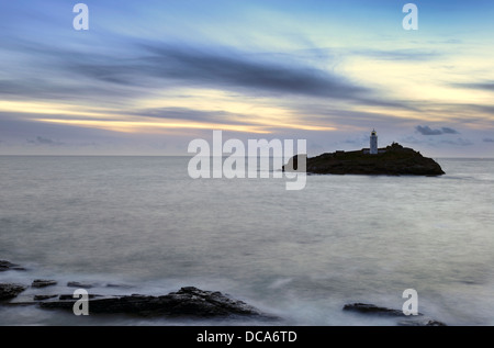 Crépuscule au phare de Godrevy près de St Ives en Cornouailles Banque D'Images