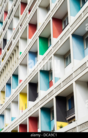 Vue extérieure de Corbusierhaus immeuble moderniste construit comme Unite d'habitation à Berlin Allemagne Banque D'Images