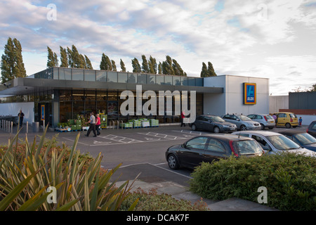 Vue extérieure de l'escompte, supermarché Aldi, Reading, Berkshire, England, GB, UK Banque D'Images