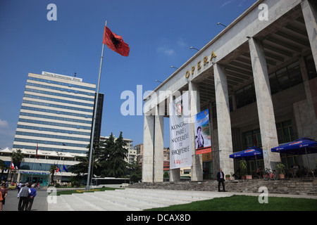 Tirana, Albanie, Tirana International Hotel de l'Opéra et à la place Skanderbeg Banque D'Images