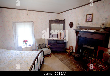 Chambre à coucher dans les deux pièces shack où Elvis Presley est né et où il a vécu jusqu'à l'âge de 13 ans à Tupelo Mississippi USA Banque D'Images