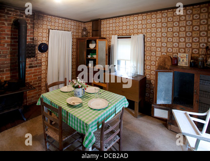 Cuisine dans les deux pièces shack où Elvis Presley est né et où il a vécu jusqu'à l'âge de 13 ans à Tupelo Mississippi USA Banque D'Images