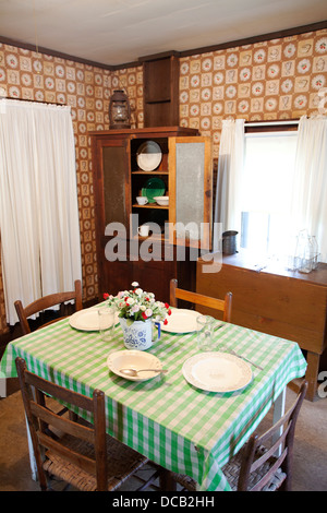 Cuisine dans les deux pièces shack où Elvis Presley est né et où il a vécu jusqu'à l'âge de 13 ans à Tupelo Mississippi USA Banque D'Images