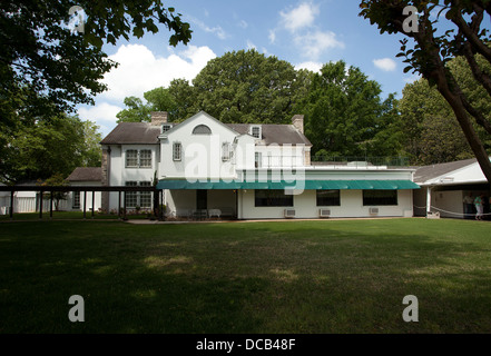 Vue arrière de la maison de Graceland Elvis Presley à Memphis Tennessee USA Banque D'Images