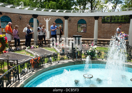 Le Jardin du souvenir avec les tombes d'Elvis Presley et de ses parents à Graceland à Memphis Banque D'Images