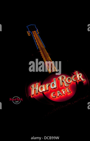 Hard Rock Cafe bar Neon Sign dans la nuit sur la rue Main à Nashville, au Tennessee Banque D'Images