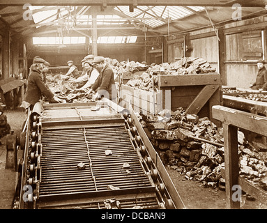 L'extraction du charbon charbon tri début des années 1900 Banque D'Images