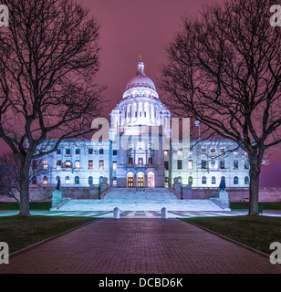 Rhode Island State House à Providence, Rhode Island, USA illuminée la nuit. Banque D'Images