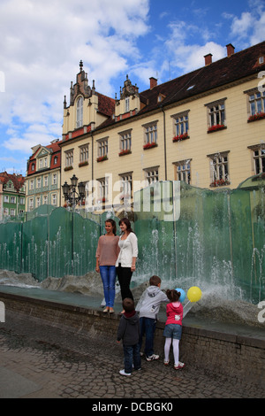 Fontaine à grand'place Rynek, Wroclaw, la Basse Silésie, Pologne, Europe Banque D'Images