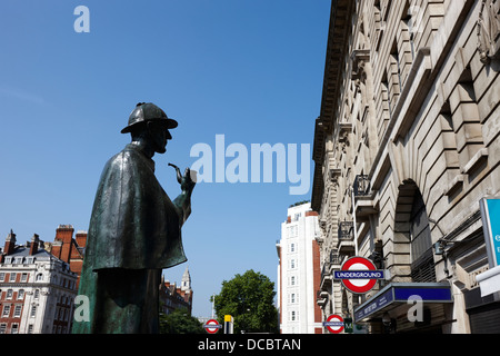Statue de Sherlock Holmes à l'extérieur de la station de Baker Street London England UK Banque D'Images