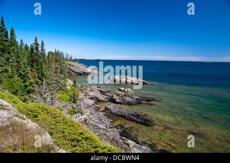 Voir Rock Harbor et le lac Supérieur à partir du sentier Memorial Stoll, Isle Royale National Park, Michigan, United States of America Banque D'Images