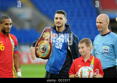 Cardiff, Wales, UK. 14 août 2013. Pays de Galles v République d'Irlande - Friendly International Vauxhall à Cardiff City Stadium : WBO world light-Heavyweight Champion Nathan intelligemment. © Phil Rees/Alamy Live News Banque D'Images