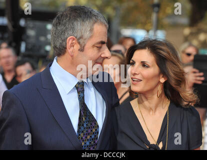 Rowan Atkinson et Sunetra Sastry Johnny English, le retour - UK film premiere tenue à l'Empire Leicester Square - Londres, Angleterre des arrivées - 02.10.11 Banque D'Images