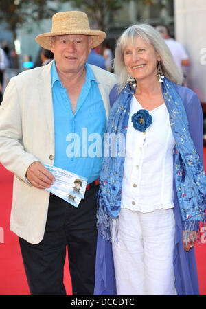 Neil Innes et guest George Harrison UK film premiere tenue à la BFI Southbank - Arrivées. Londres, Angleterre - 02.10.11 Banque D'Images