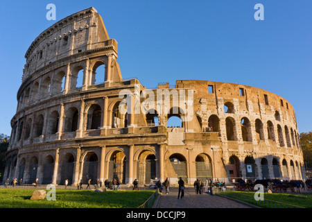 ROME - circa 2012. Les touristes au Colisée, les plus visités de Rome, décembre 2012 à Rome, Italie . Banque D'Images