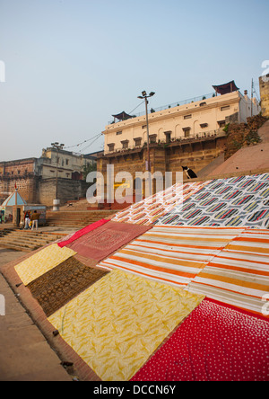 Blanchisserie à séchage Chand Pole Ghat, Varanasi, Inde Banque D'Images