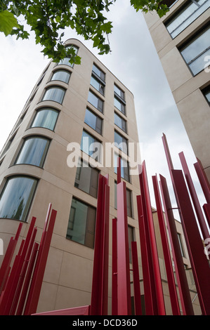 Portes rouge orné sur le côté de Parkside Place et Cambridge Fire station UK Banque D'Images