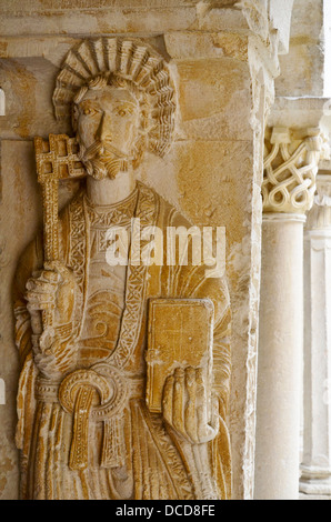 La Cathédrale d'Aix cloître statue de Saint-Pierre Aix-en-Provence, Catholique Romaine , siège de l'archevêque d'Aix, France Banque D'Images