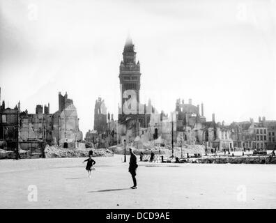 L'image de la propagande nazie! Montre Dunkerque (Dunkerque), qui a été détruit pour la plupart lors des combats entre les troupes allemandes et les troupes britanniques encerclées au printemps 1940, après la prise par les troupes allemandes, le 20 août 1940. En arrière-plan, l'hôtel de ville est représenté. Fotoarchiv für Zeitgeschichte Banque D'Images