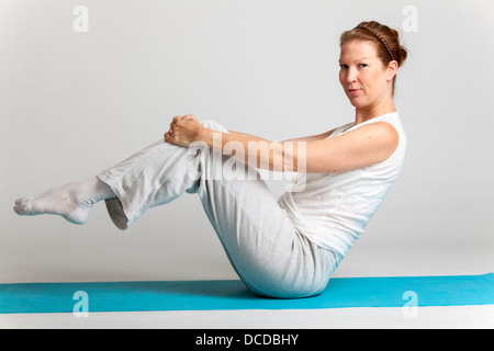 L'exercice de yoga Best Ager Banque D'Images