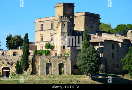 Château de Lourmarin, château de Lourmarin situé dans la ville de Lourmarin, situé dans le département de Vaucluse, France Banque D'Images