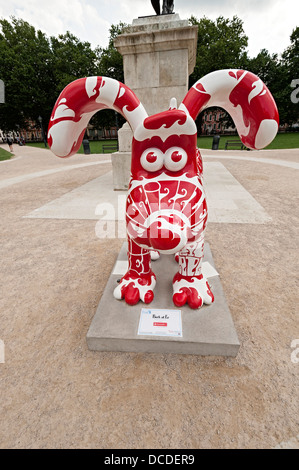 Ee écorce statue Wallace et Gromit sur Queen Square Bristol Gromit Unleashed est un projet d'art de lever des fonds Wallace et Gromit Banque D'Images