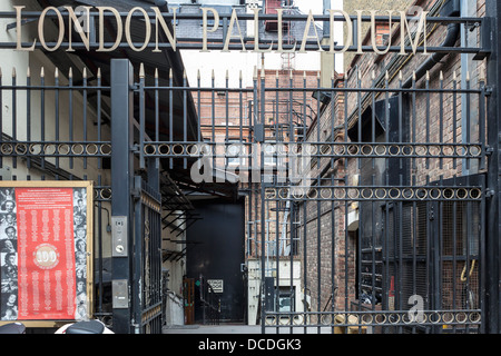 La porte du London Palladium dans Great Marlborough Street, London, W1 Banque D'Images