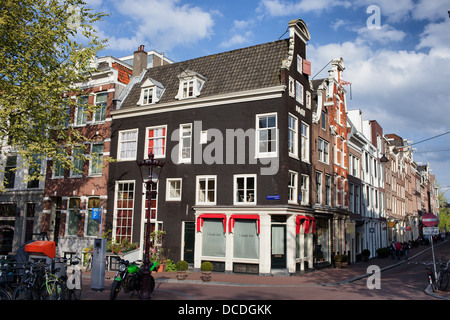 Maisons de style traditionnel Old Dutch, coin de le Keizersgracht et Herenstraat à Amsterdam, Hollande, Pays-Bas. Banque D'Images