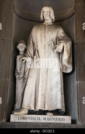 Statue de Lorenzo il Magnifico dans la Piazza degla Galerie des Offices à Florence, Italie. Banque D'Images