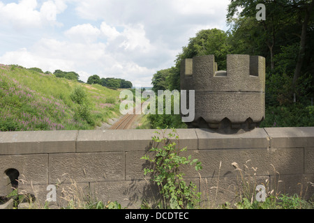 Détail du pont crénelé à côté de Turton Tower, Chapletown, Lancashire. Banque D'Images