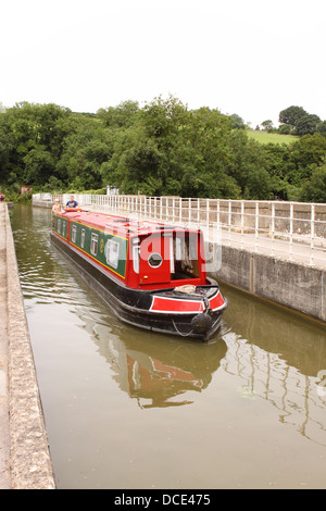 Wingfield un bateau étroit sur le Kennet and Avon Canal entre Limpley Stoke et Bradford On Avon England UK Banque D'Images