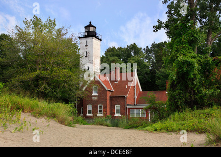 Le phare de Presque Isle sur une chaude après-midi d'été le long du lac Érié à Erie, Pennsylvanie, USA Banque D'Images