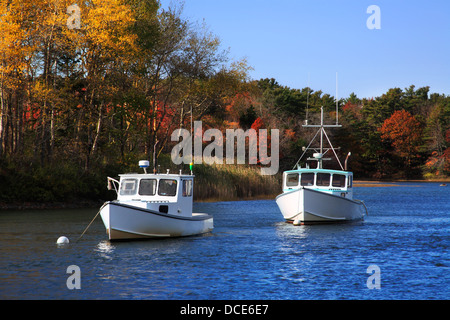 Bateaux au repos sur un beau matin d'automne à Kennebunkport Harbour, Kennebunkport, Maine, USA Banque D'Images